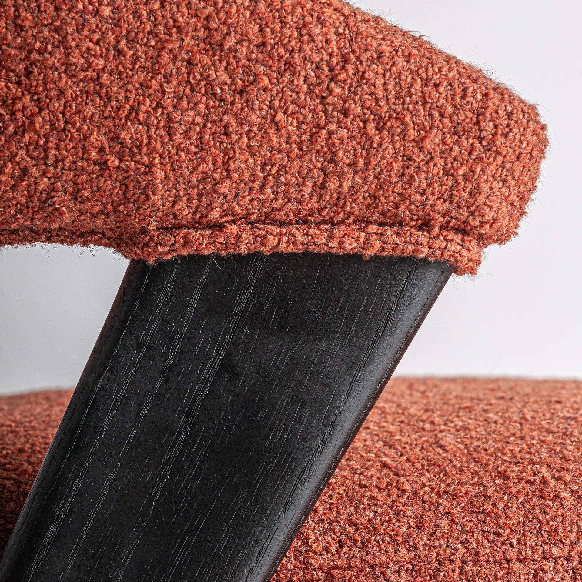 VENEY CHAIR